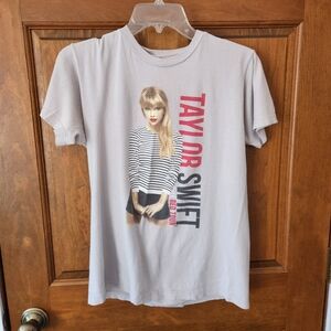 Taylor Swift Red Tour Shirt Small